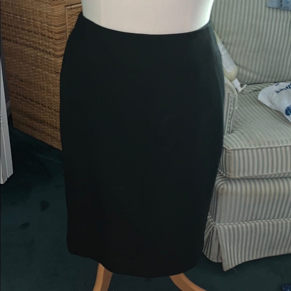 women’s all black skirt